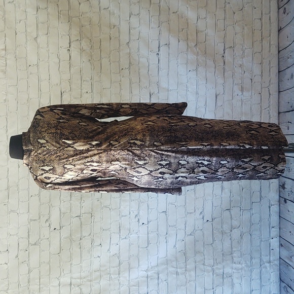 Size Large Mock Neck Reptile Print Dress with 2 Side Splits - Picture 2 of 9